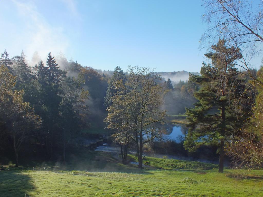 Отель Les Grillons Du Morvan Монсош-ле-Сеттон Экстерьер фото